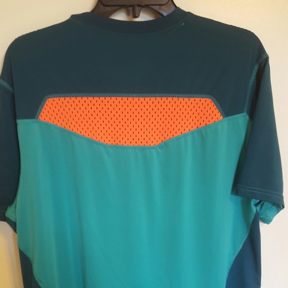 Champion Men Duo Dry Large Green Workout Shirt - Picture 2 of 3